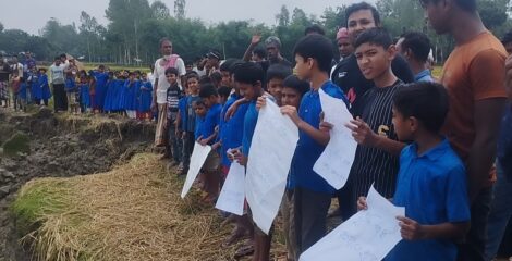 কুড়িগ্রামে ধরলার ভাঙন রোধ ও স্থায়ী বাঁধ নির্মাণের দাবিতে মানববন্ধন