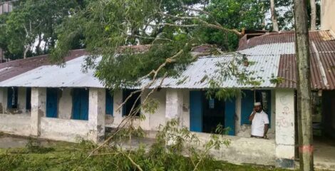 কালবৈশাখীতে রাজাপুরে বিদ্যালয়ের দুই শ্রেণিকক্ষ ক্ষতিগ্রস্ত, পাঠদান ব্যাহত হওয়ার শঙ্কা