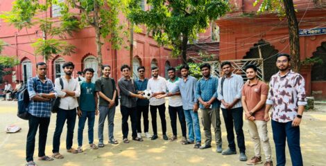 রাষ্ট্রবিজ্ঞান বিভাগকে ফুটবল উপহার দিলেন ছাত্রদল নেতা জামাল
