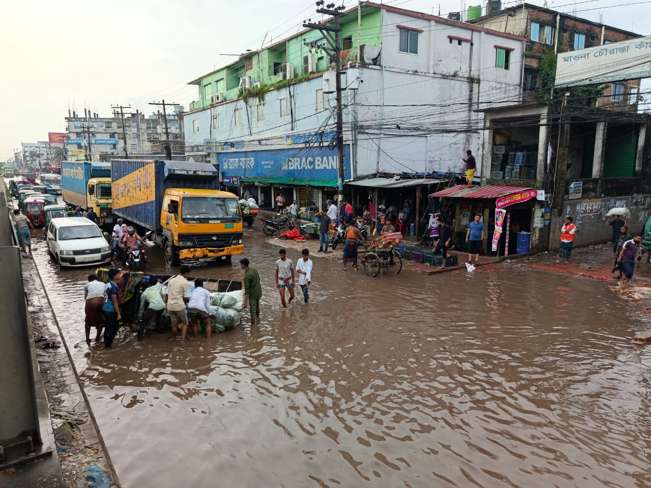 ড্রেনেজ সংকট ও ভাঙা সড়কে নাকাল মাওনা,জলাবদ্ধতায় বাড়ছে দুর্ঘটনা,চরম দুর্ভোগ!