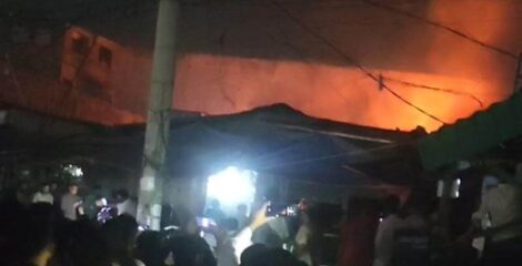 সাভারে জুতার মার্কেটে আগুন, ফায়ার সার্ভিসের ৫ ইউনিটের চেষ্টায় নিয়ন্ত্রণে