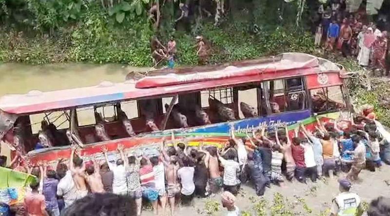 কুষ্টিয়ায় বাস-ট্রাকের সংঘর্ষ নিহত ৩, আহত ২৫