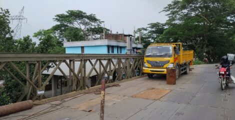 ঝুঁকিপূর্ণ ঘোষণার এক দশক পেরিয়েও নতুন সেতু নেই