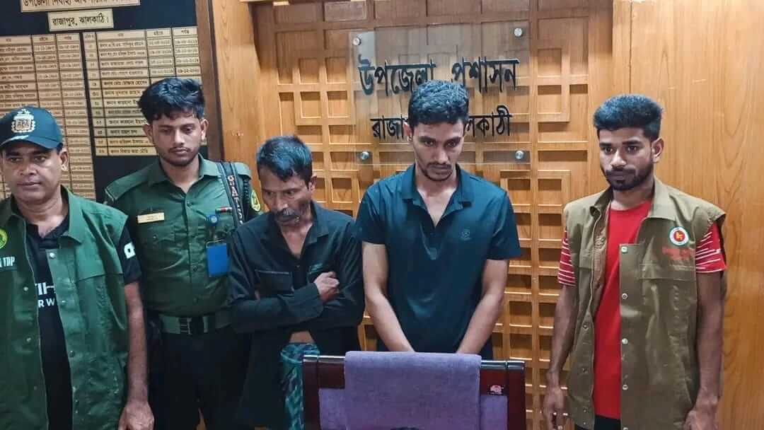 রাজাপুরে ইয়াবা-গাঁজা ও মাদক সেবনের সরঞ্জামসহ দুই মাদকসেবী আটক