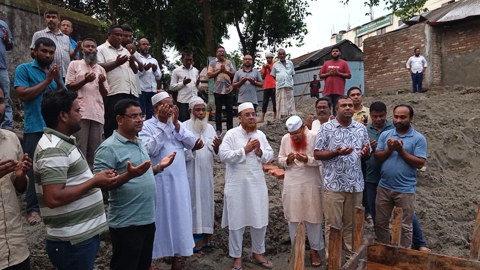 কুড়িগ্রাম জেলা পরিষদ সুপার মার্কেটের নতুন ভবনের ভিত্তিপ্রস্তর উদ্বোধন