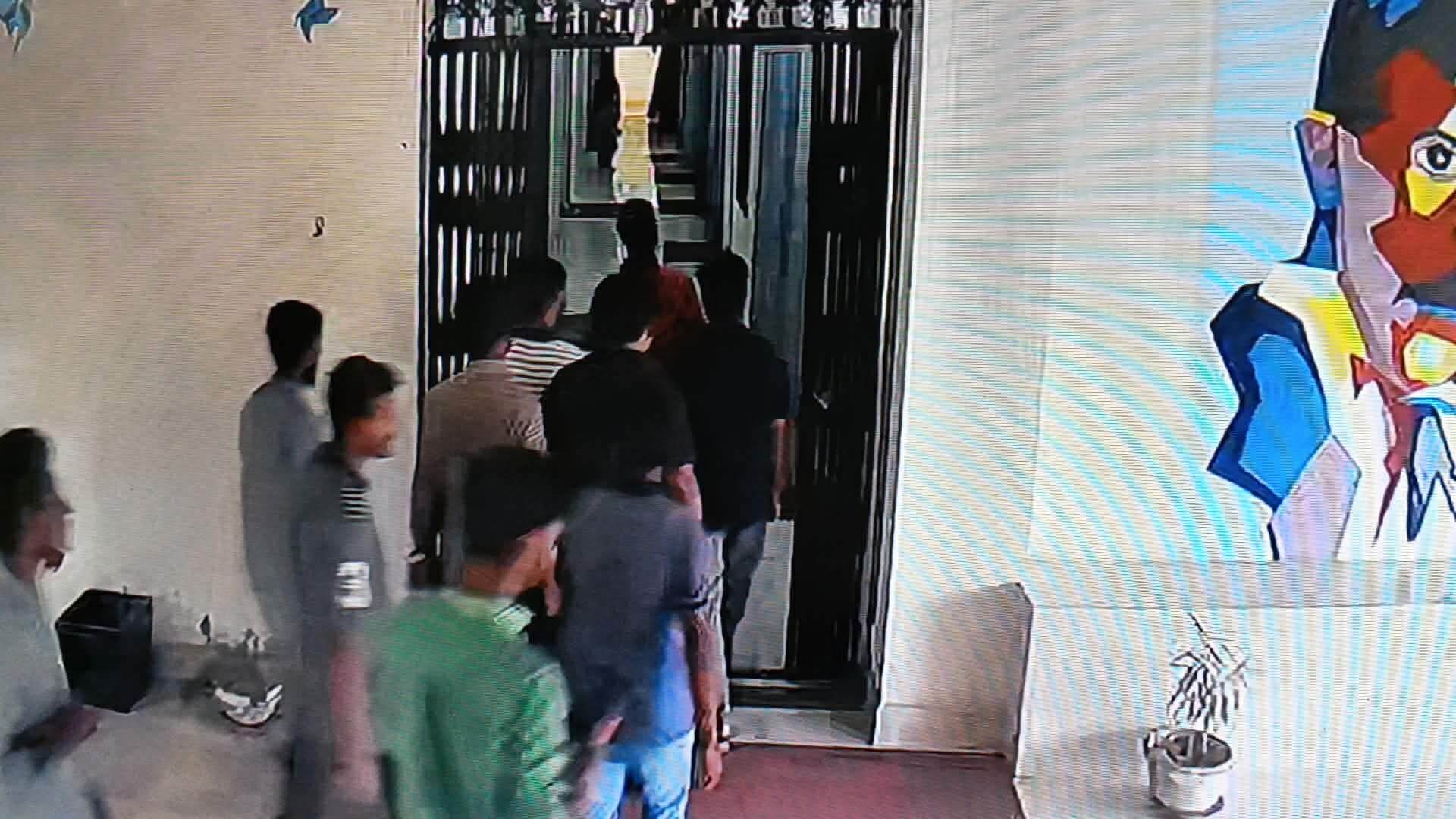 ১৫ আগস্টের পোস্ট, ইবিতে শিক্ষক-কর্মকর্তাদের ওপর ছাত্রদলের হামলা