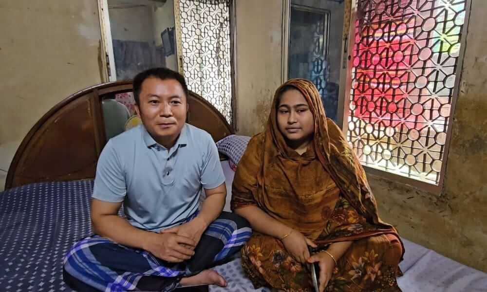 প্রেমের টানে কেরানীগঞ্জে চীনা যুবক