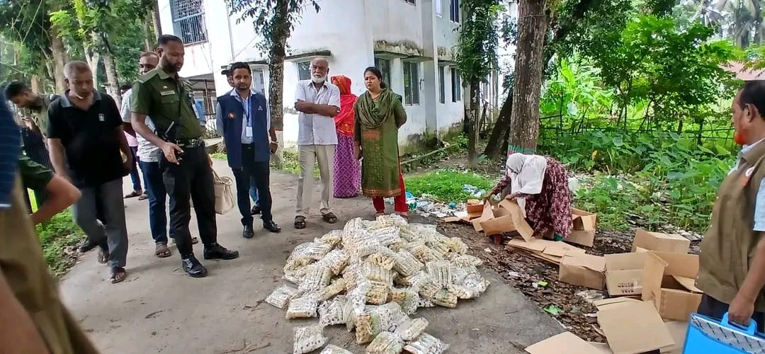 রাজাপুরে বিএসটিআই অনুমোদনহীন পণ্য জব্দ, গোডাউন মালিককে জরিমানা