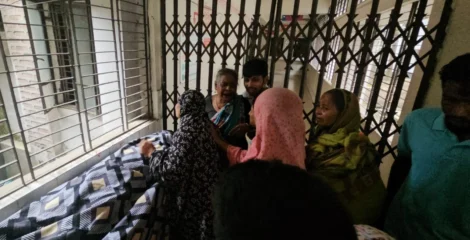 রাজবাড়ীতে খাবার না পেয়ে বাবুর্চিকে পিটিয়ে হত্যা