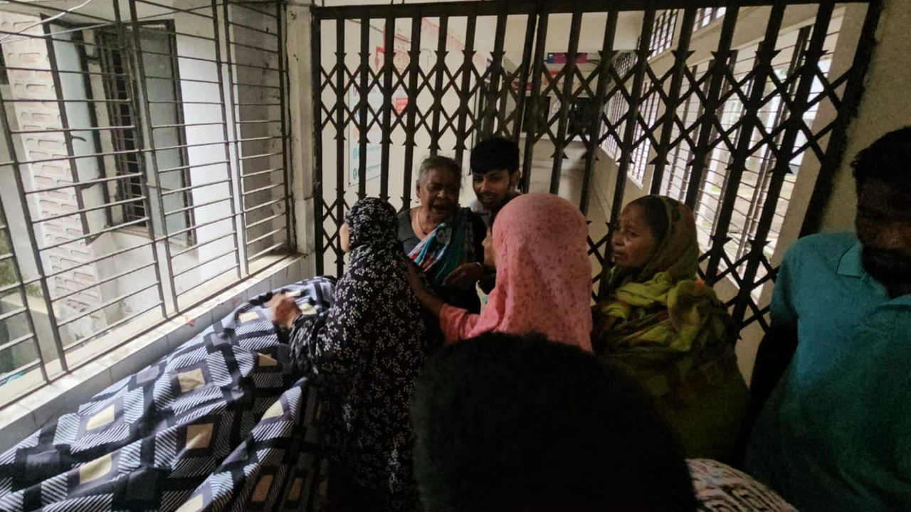 রাজবাড়ীতে খাবার না পেয়ে বাবুর্চিকে পিটিয়ে হত্যা