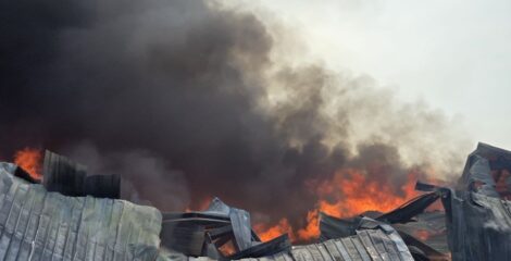 গাজীপুরে কার্টুন কারখানায় আগুনের তাণ্ডব
