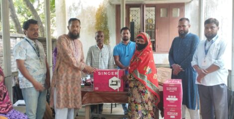 কুড়িগ্রামে ৬ প্রতিবন্ধী নারীকে সেলাই মেশিন দিল ফ্রেন্ডশিপ