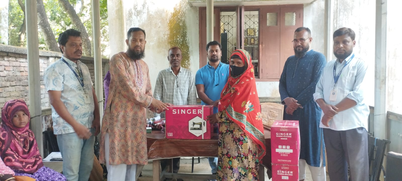 কুড়িগ্রামে ৬ প্রতিবন্ধী নারীকে সেলাই মেশিন দিল ফ্রেন্ডশিপ