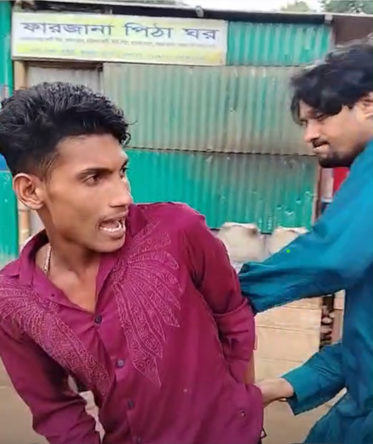 রাজধানীতে সাংবাদিকের উপর মাদক বিক্রেতার হামলা