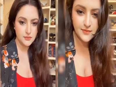 নিজের আপত্তিকর ভিডিও প্রকাশ নিয়ে লাইভে মুখ খুললেন পরীমণি
