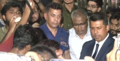 চুয়েটে না ফেরার শর্তে পুলিশি পাহারায় ক্যাম্পাস ছাড়লেন ভিসি