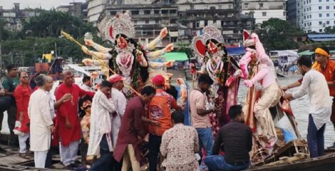 প্রতিমা বিসর্জনের মধ্য দিয়ে শেষ হচ্ছে শারদীয় দুর্গোৎসব